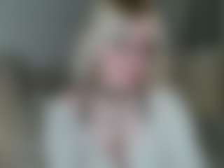 Live cam show with Judith - Flash on SquirtSoMuch