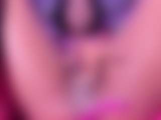 Live cam show with IrisHerrera - Ebony Small Tits on AdultVida.com