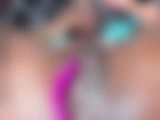 Live cam show with IrisHerrera - Anal Teen (18+) on CamwithHer