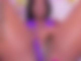 Live cam show with IrisHerrera - Cute on madthumbs