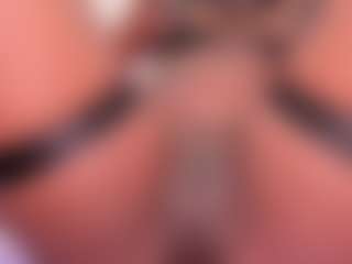 Live cam show with IrisHerrera - Average on Gym Cam Girls