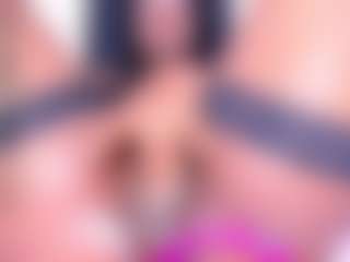 Live cam show with IrisHerrera - Brown Eyes Black on Dolls Live