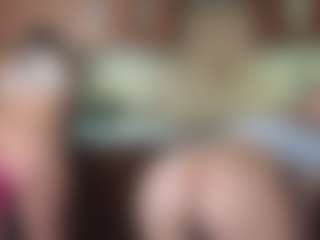 Live cam show with Hot-Caramells - Athletic Tease on CamClone
