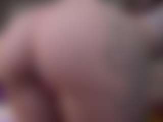 Live cam show with Leila-Ly - Shaved Pussy on livesuperchat.net