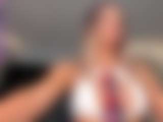 Live cam show with Lisa Flowers - Blonde Hair on Milf Play