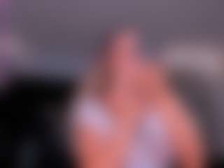 Live cam show with Lisa Flowers - Blonde Hair on googirlz