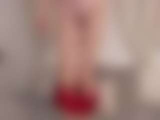 Live cam show with MissMeegan - Double Penetration on CamClone