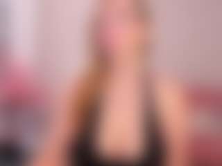 Marie MILF webcam performer live streaming