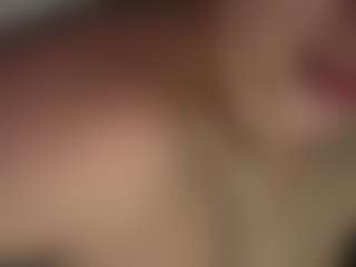 Live cam show with Mia K - Brown Hair on chickslive.net