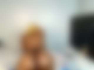 Live cam show with Lunahh - Camel Toe on TeamSkeetLive