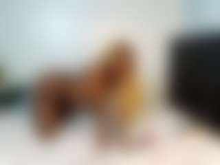 Live cam show with Lunahh - Squirt on Big Tits