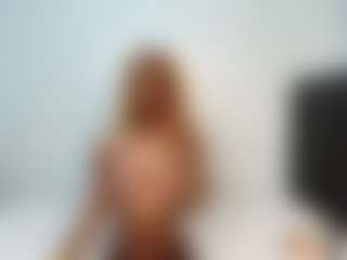 Live cam show with Lunahh - Gamer Mature on Cam Slut