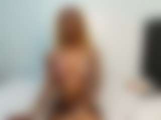 Live cam show with Lunahh - Middle Aged on infinitiblacc.com
