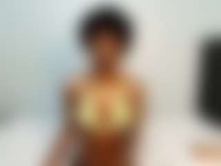 Live-Cam-Show mit Lunahh - Striptease Skinny auf Camsoda