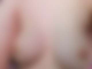 Live cam show with Vanessa Cole - Public Red Hair on Pornisteam.com