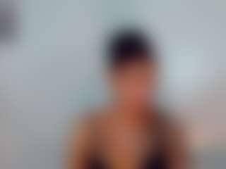 khiara-moretti's Live Sex Cam Show