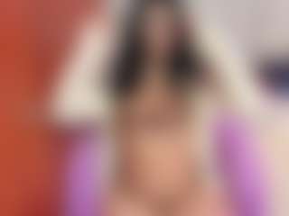 Live cam show with Lilith-Salvatoree - Shaved Pussy Teen (18+) on AdultVida.com