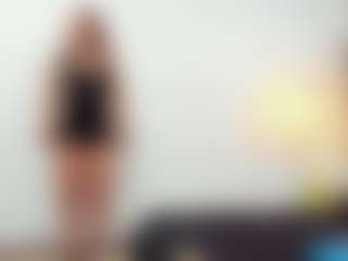 AGATHA-FIT MILF webcam performer live streaming