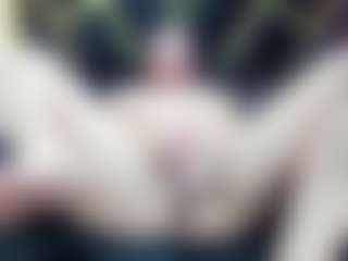 AGATHA-FIT MILF webcam performer live streaming