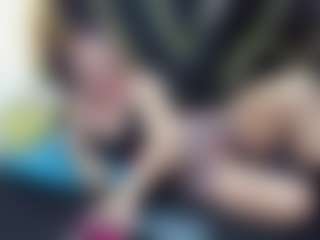 AGATHA-FIT MILF webcam performer live streaming