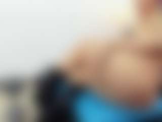 AGATHA-FIT MILF webcam performer live streaming