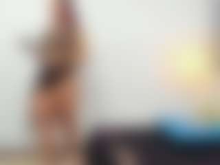 AGATHA-FIT MILF webcam performer live streaming