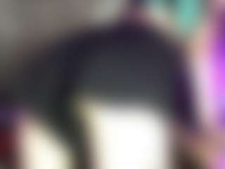 Live cam show with Cleo - Flashing on madthumbs