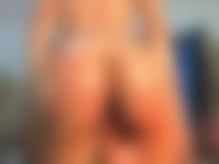 Live cam show with AryySwett - Green Eyes on madthumbs