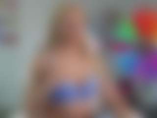 Live cam show with Bunny Kaye - Blonde Hair on Fit Hotties