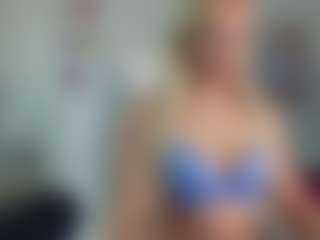Live cam show with Bunny Kaye - Cowgirl on PervPlay.com