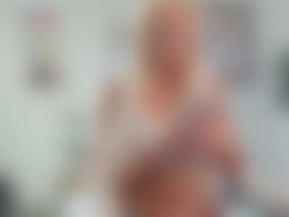 Live cam show with Bunny Kaye - Queen on Camsoda