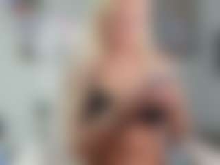 Live cam show with Bunny Kaye - White Blonde Hair on Hubzter Live | united states