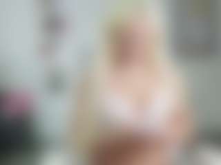 Live cam show with Bunny Kaye - Wet on Dolls Live