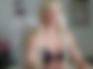 Live cam show with Bunny Kaye - Big Tits Blowjob on sexylivex.com