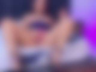 Mathiina MILF webcam performer live streaming