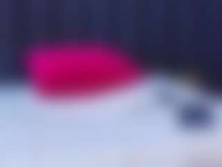 Live cam show with Mathiina - Athletic MILF on SxyPornLive
