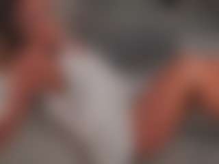 Live cam show with RoseleeRaderstorf - Brown Hair on anonymated.com
