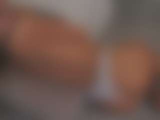 Live cam show with RoseleeRaderstorf - Moaning on Camming Site