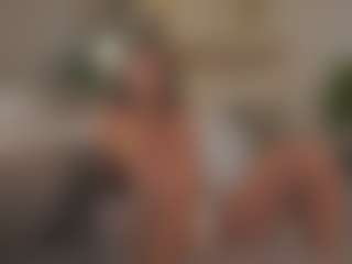 Live cam show with RoseleeRaderstorf - Latina Mature on Uber Horny