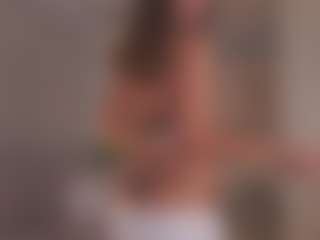 Live cam show with RoseleeRaderstorf - Skinny MILF on SpankPalCams