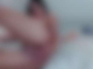 Live cam show with SilviaVanda - Oil on makecum.org