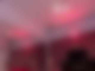 Live cam show with Sussan R - Green Eyes on SxyPornLive