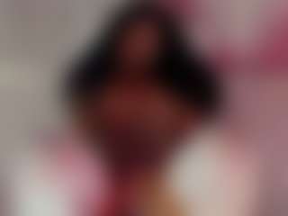 Live cam show with Perfect Latin Aura - Public on friskycurves.com