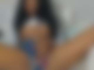 Live cam show with AuraEbony - Solo on intimatelivegirls.com