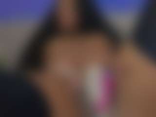 Live cam show with AuraEbony - Solo on AdultVida.com