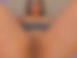 Live cam show with Melanie-hillz - Butt Plug on Camsoda