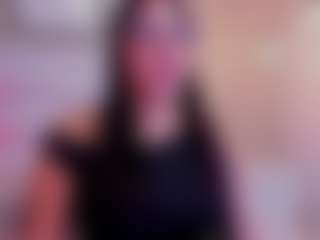 Live cam show with Melanie-hillz - Petite on Nude Live Now