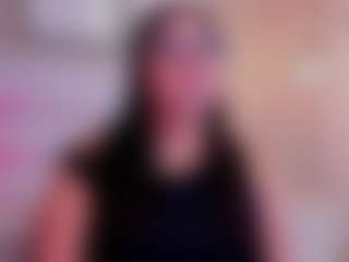 Live cam show with Melanie-hillz - Curvy Teen (18+) on Dolls Live