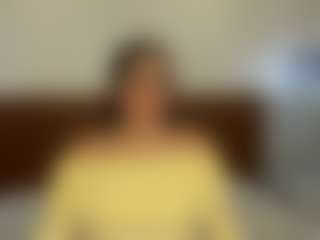 Live cam show with Melanie-hillz - Petite on CamSodaAdn