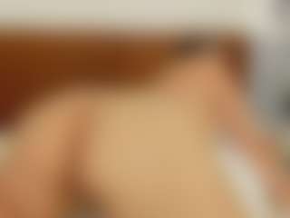 Live cam show with Melanie-hillz - Small Tits Teen (18+) on CamClone
